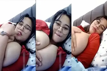 Acha Tobrut Baju Merah Mendesah Sempit Basah poster