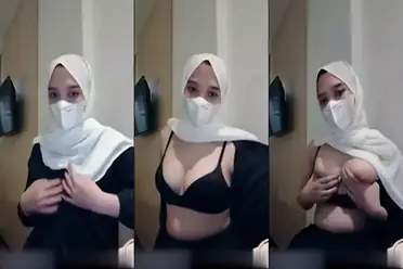 Bokep Indo Hijab Camilla Main Toket Hot poster